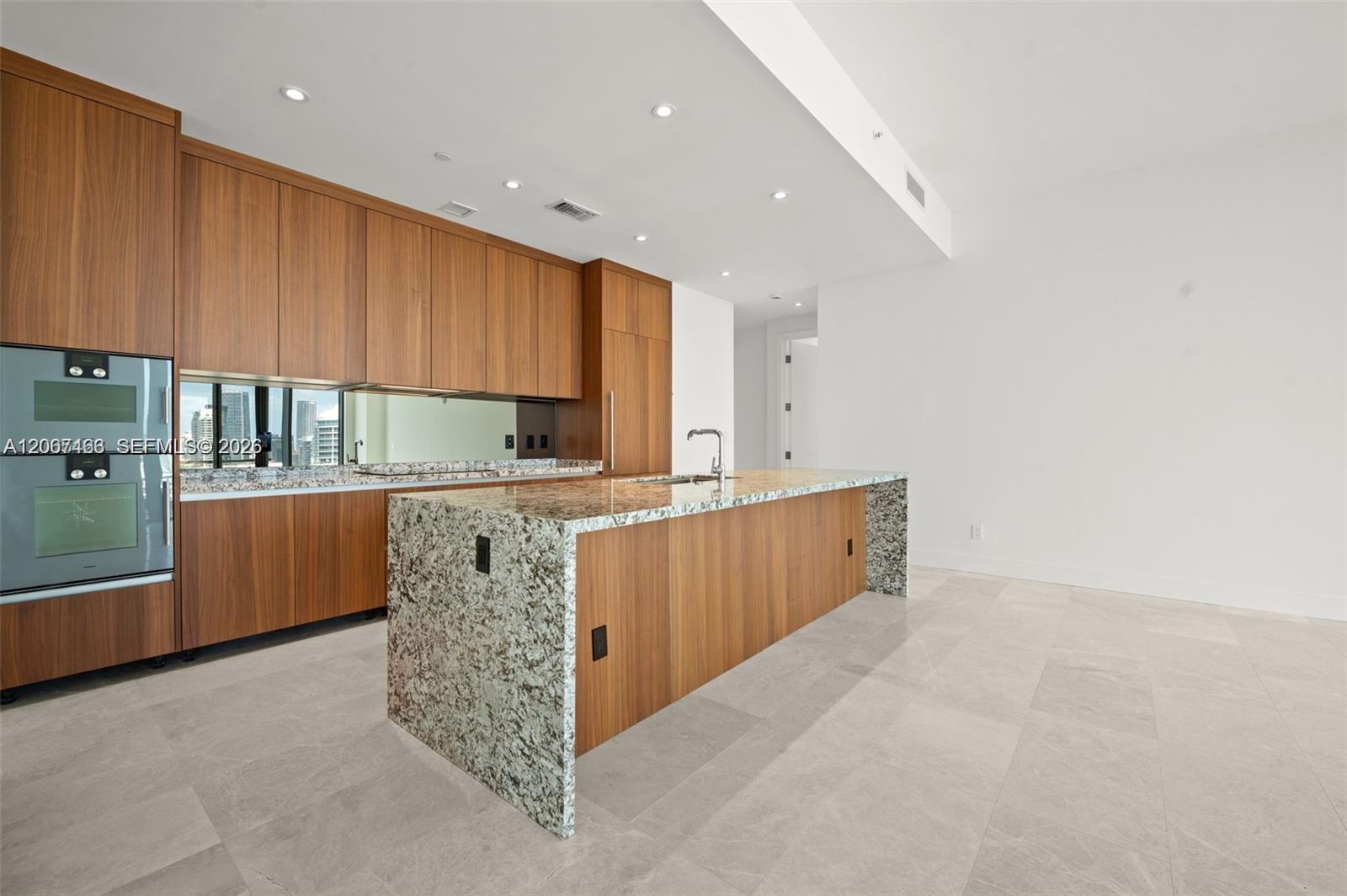 175 SE 25 RD # 2604, Miami FL 33129