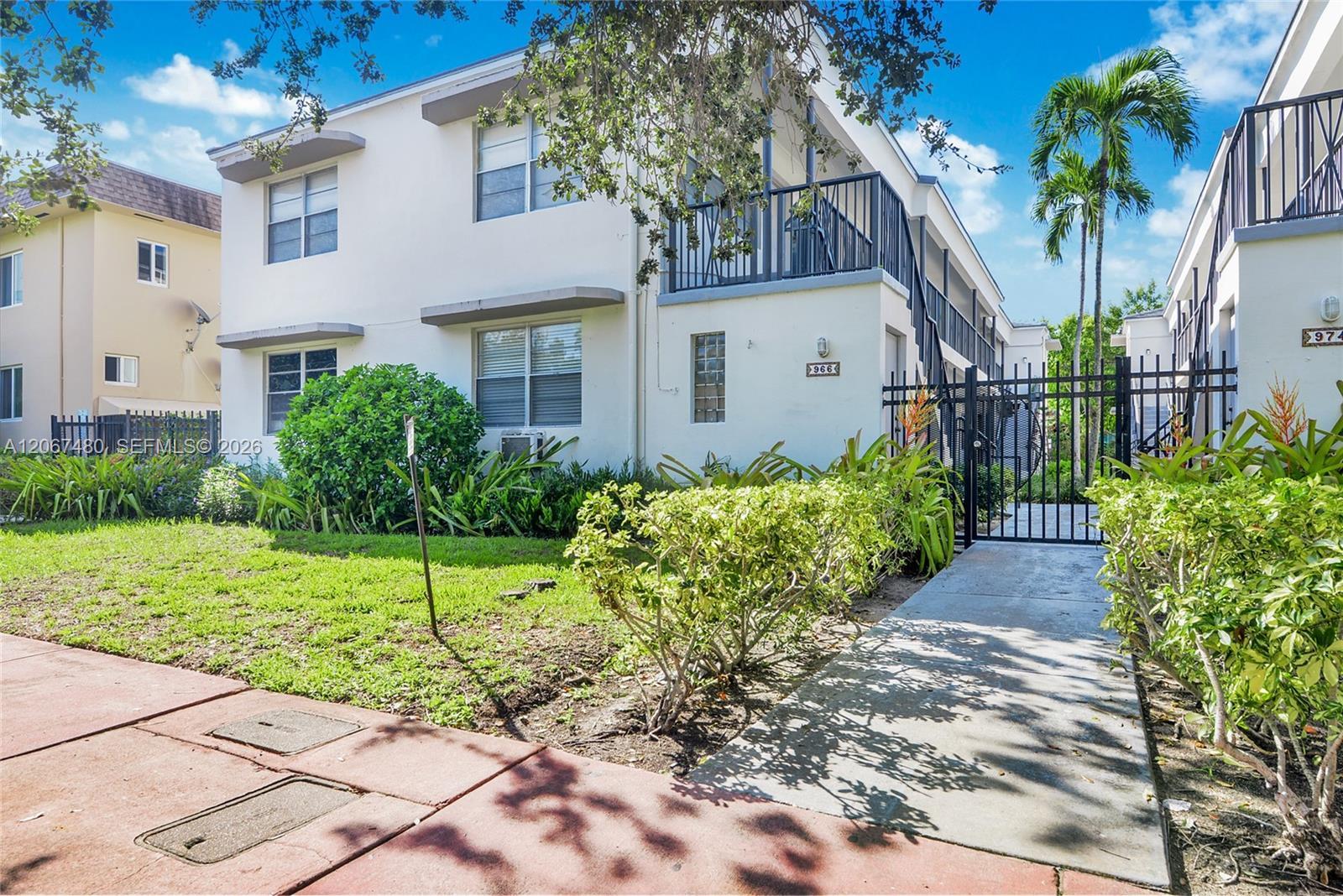 974 Biarritz Dr # 11, Miami Beach FL 33141