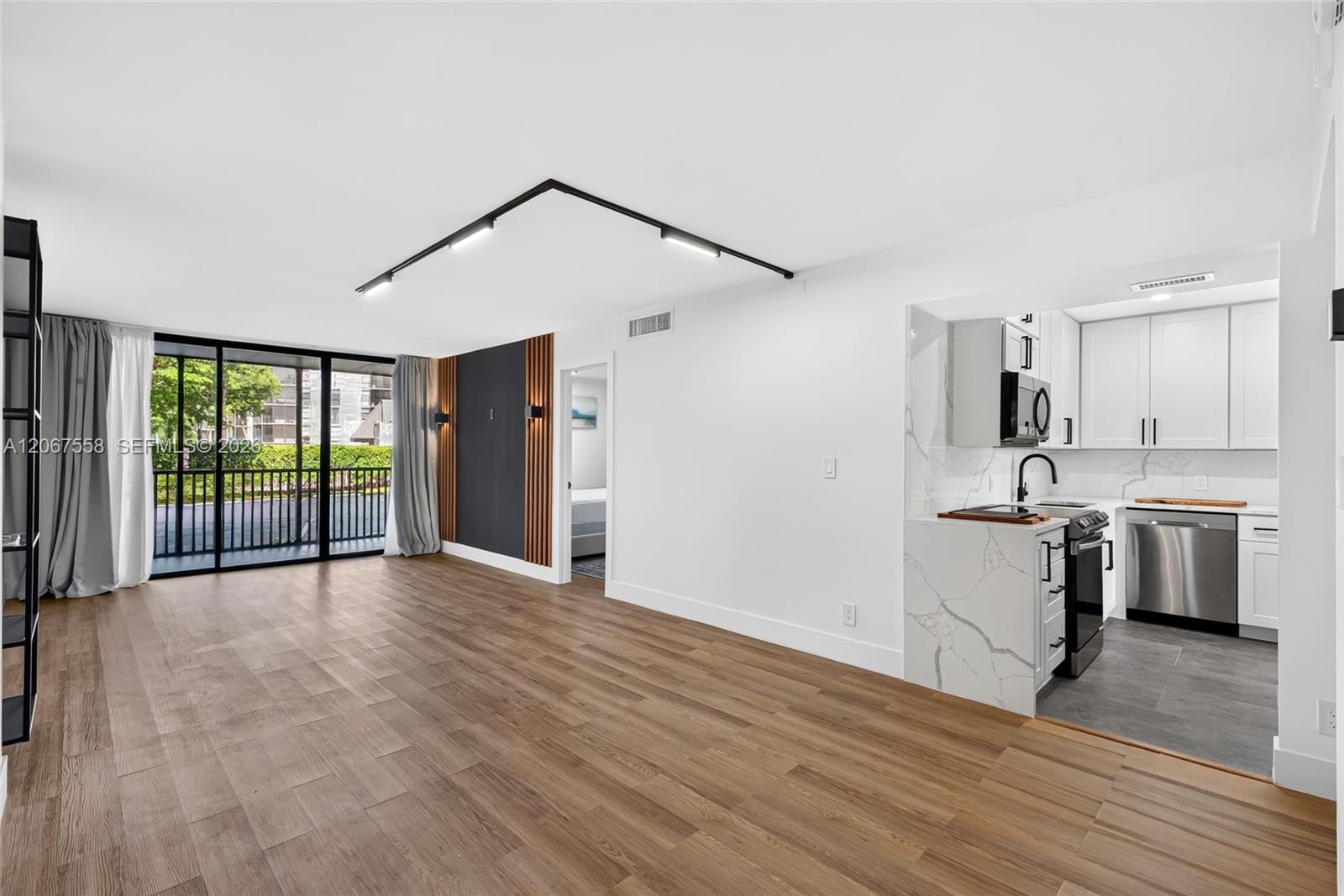 3301 N Country Club Dr # 101, Aventura FL 33180