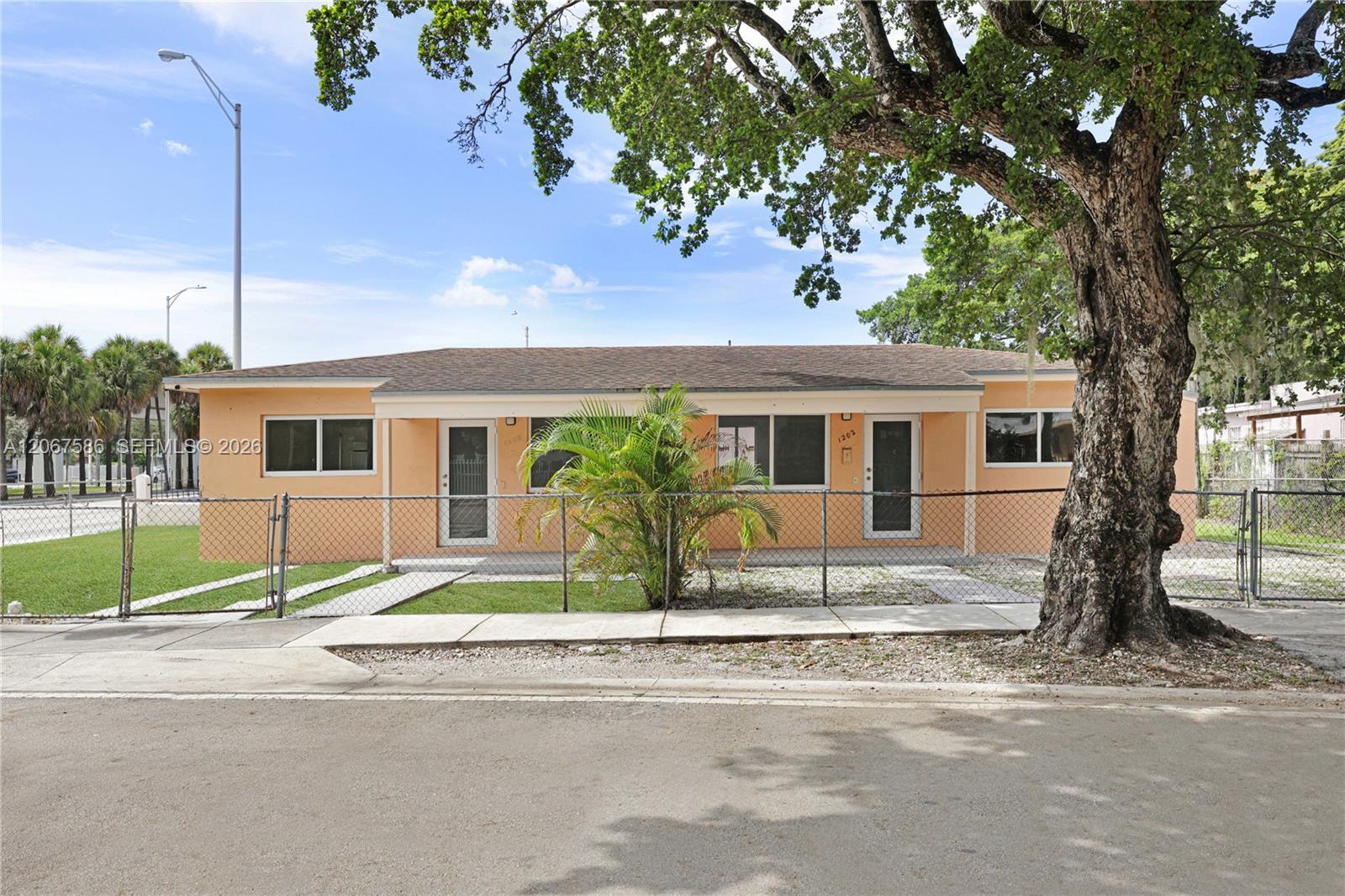 1202 NW 34th St # 1202, Miami FL 33142