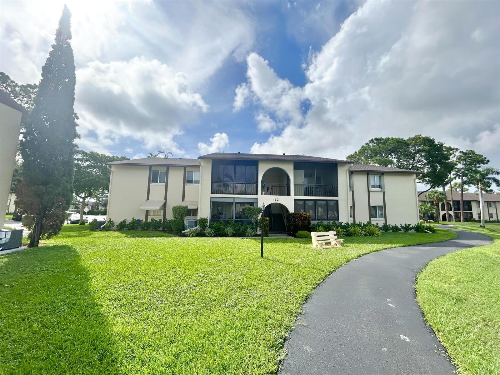 132 Lake Pine Circle # 2, FL 33463