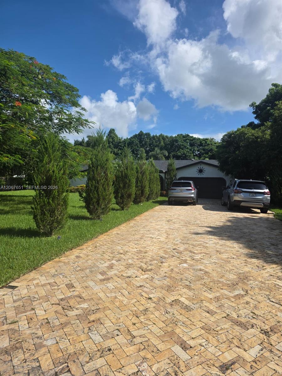 18611 SW 61st Ct, Southwest Ranches FL 33332