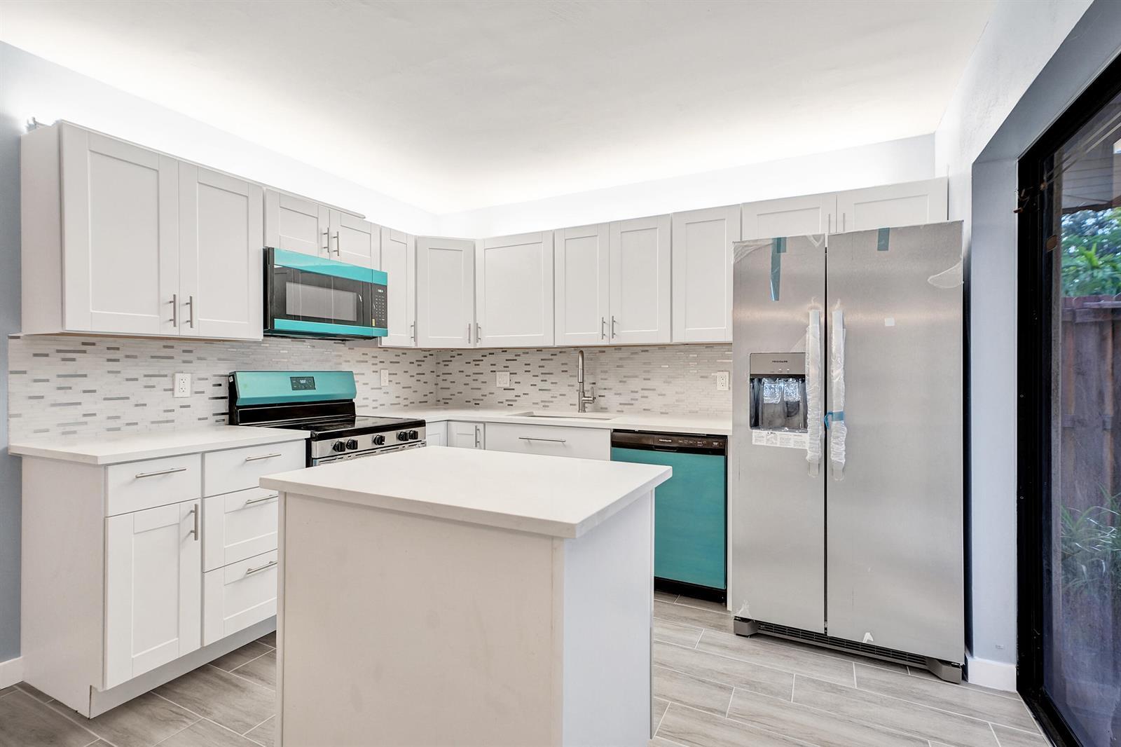 736 NW 98TH Circle, Plantation FL 33324