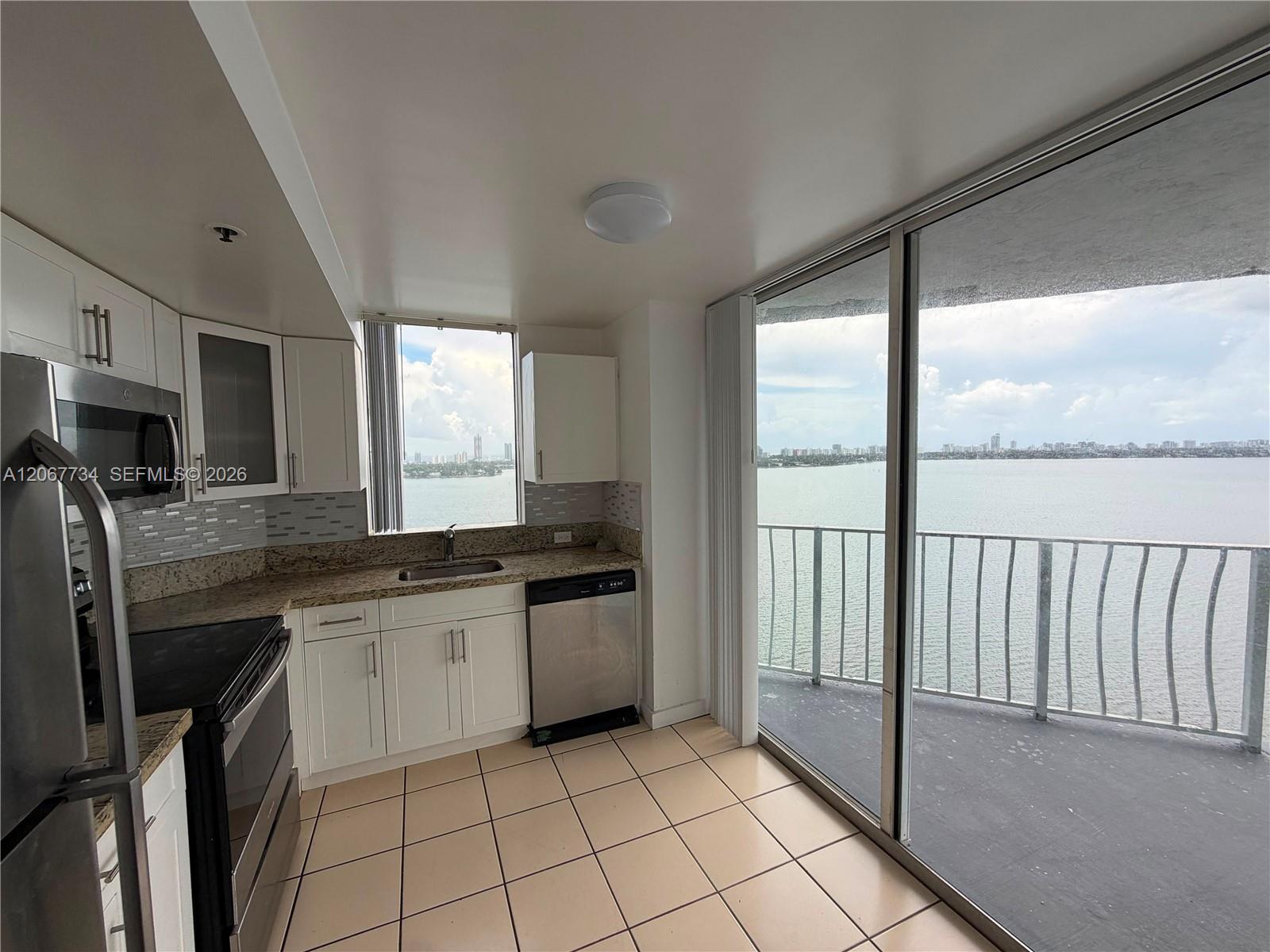 7601 E Treasure Dr # 2220, North Bay Village FL 33141