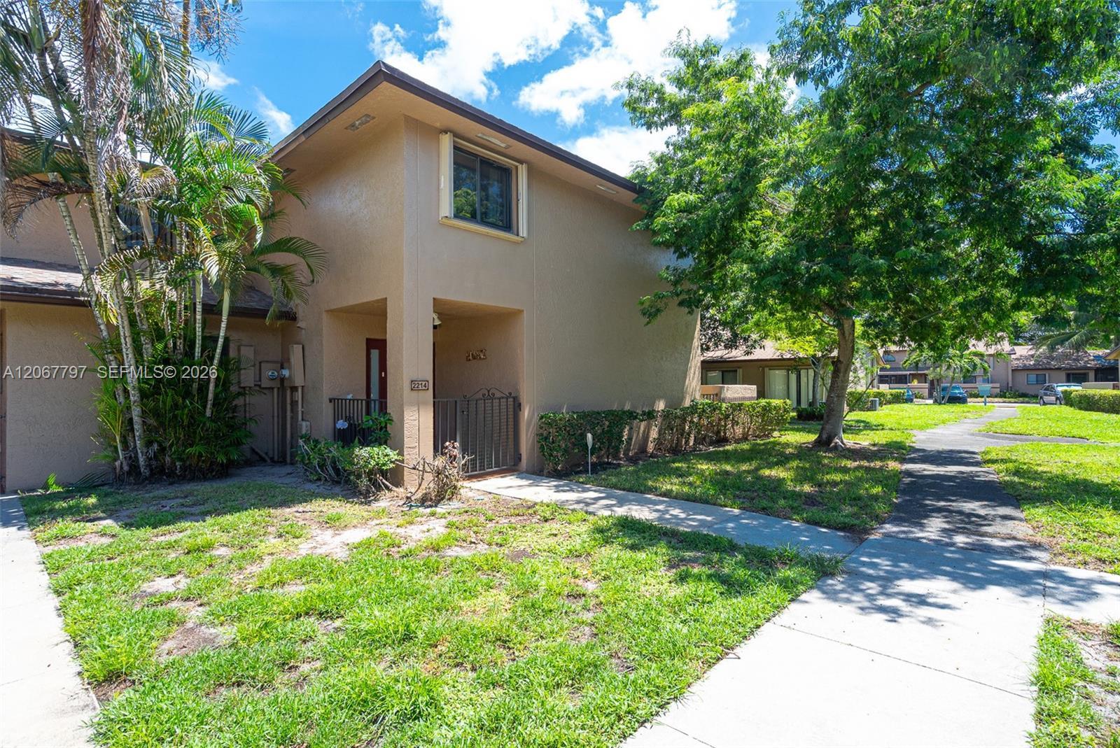 2214 NW 39th Ave, Coconut Creek FL 33066