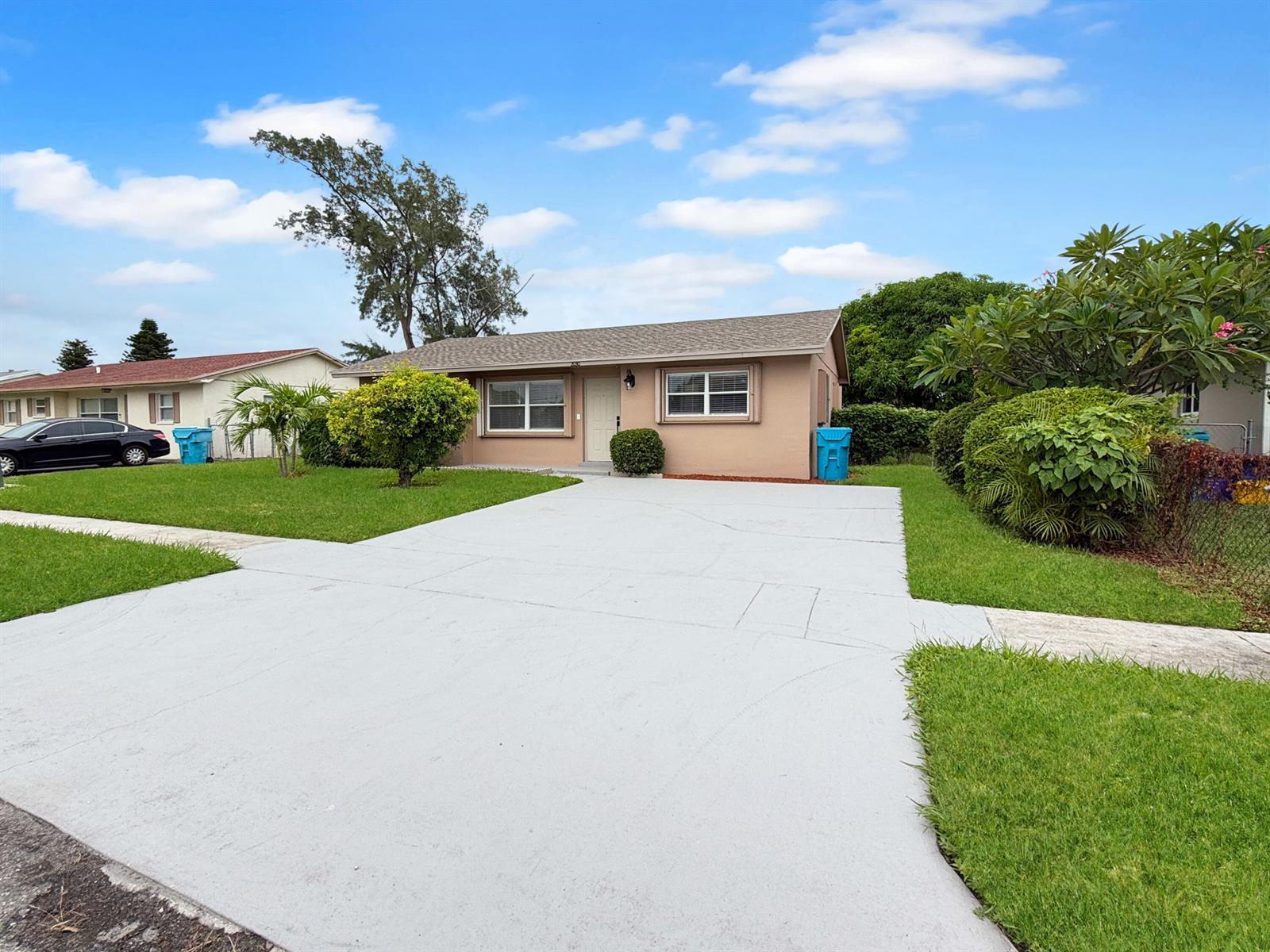 2030 NE 1st Lane, Boynton Beach FL 33435