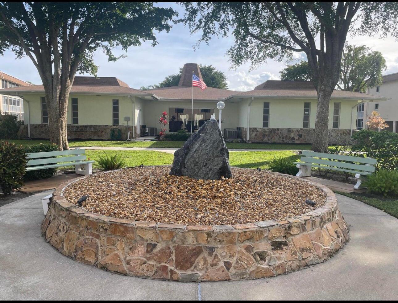 400 VILLAGE GREEN Circle W # 205, Palm Springs FL 33461