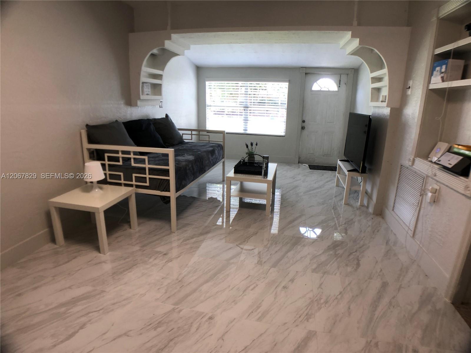 2111 Monroe Ter, Hollywood FL 33020