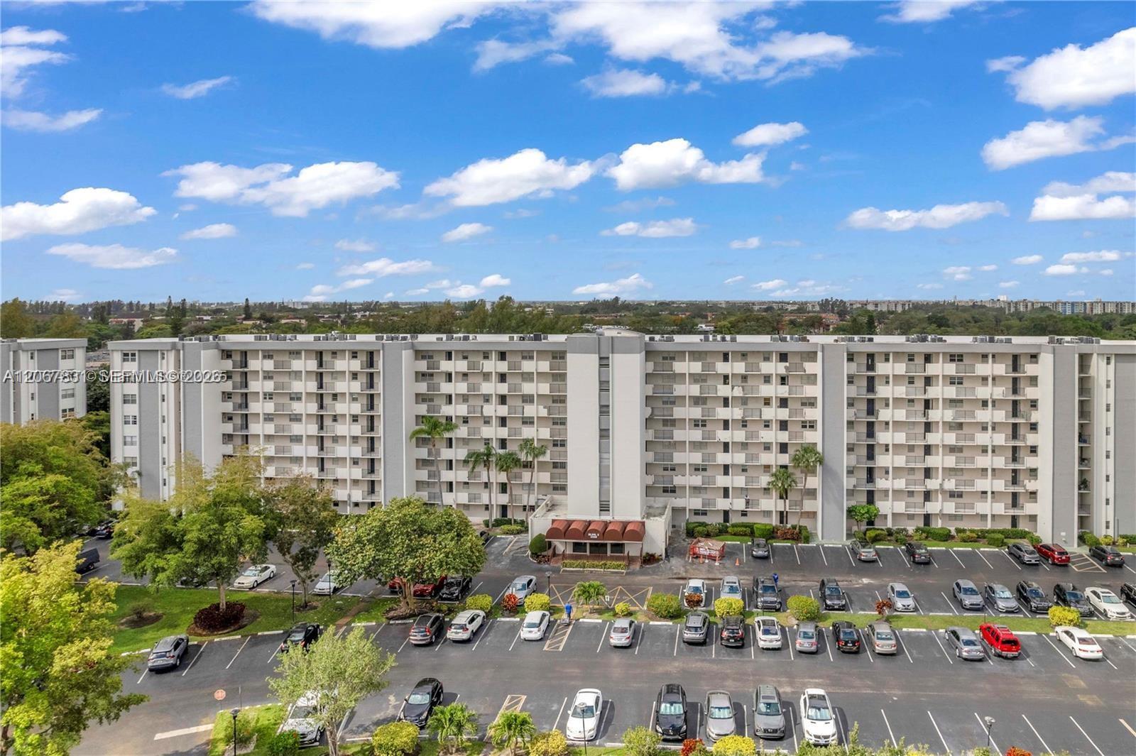 5900 NW 44th St # 405, Lauderhill FL 33319