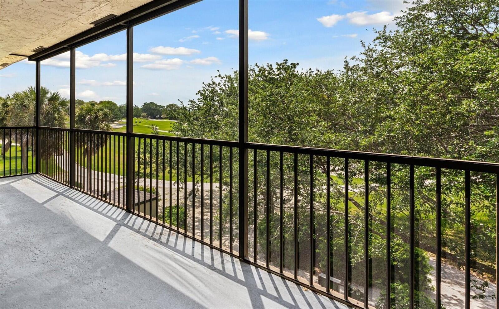 200 JACARANDA COUNTRY CLUB Drive # 3C, Plantation FL 33324