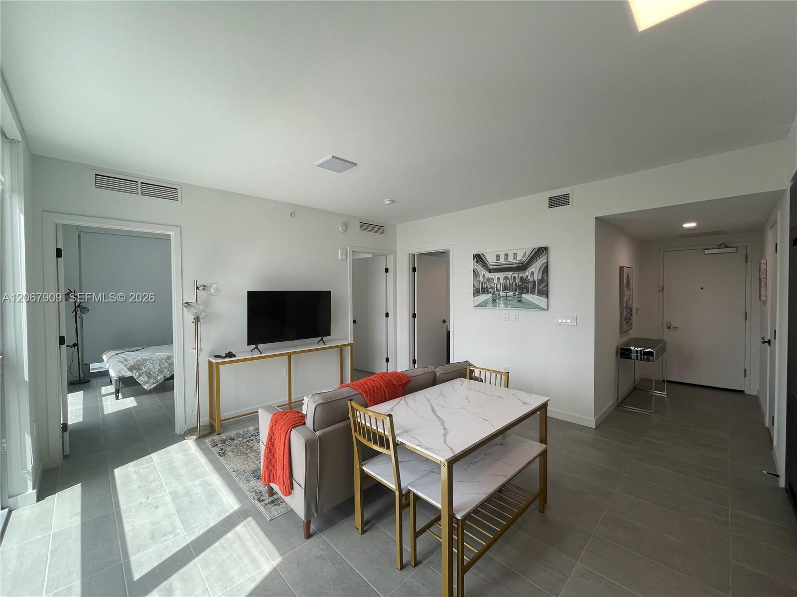 227 NE 2nd St # 1606, Miami FL 33132