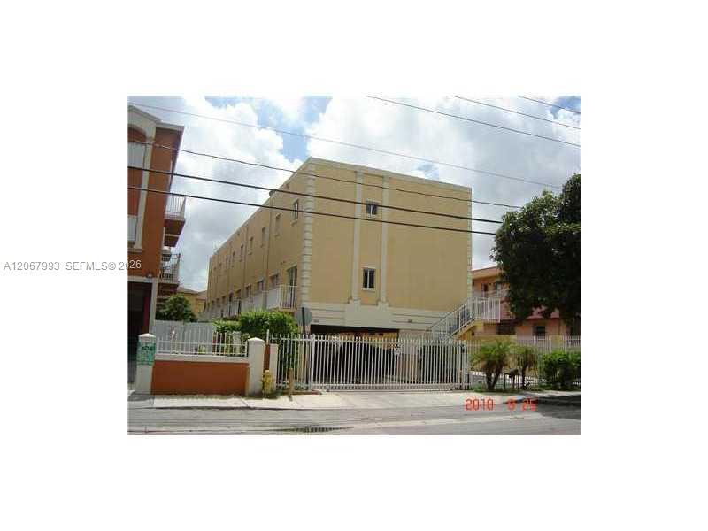 928 SW 3 # 207, Miami FL 33130