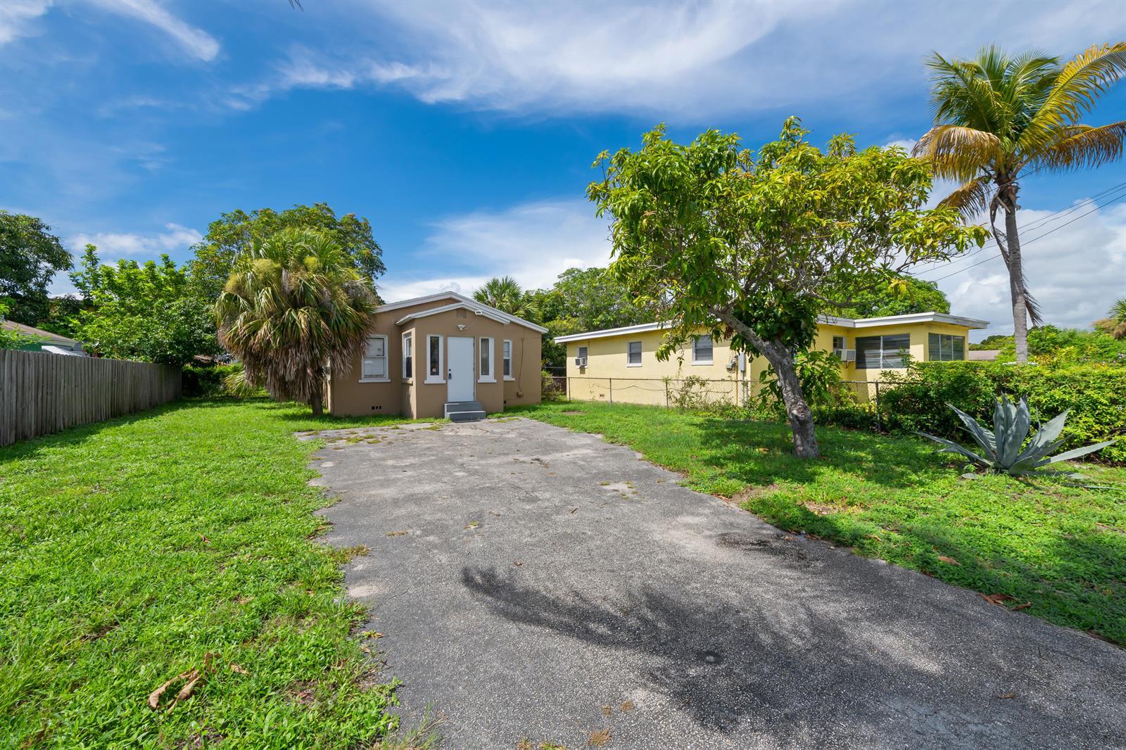 649 W 10TH Street, Riviera Beach FL 33404