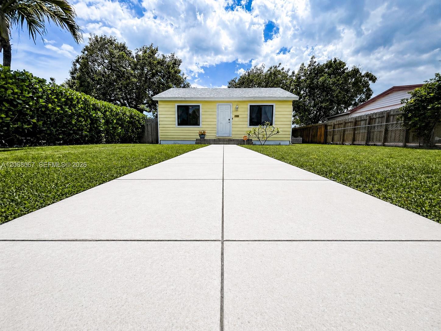 2330 Scott St, Hollywood FL 33020
