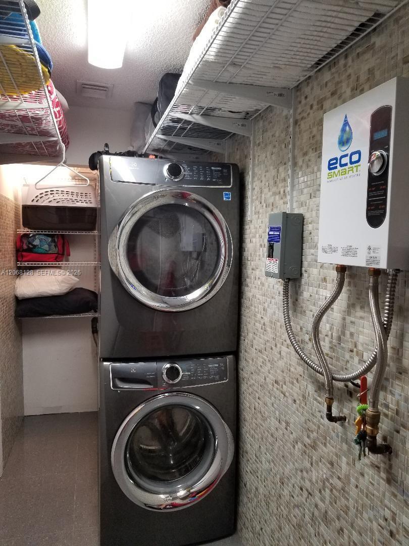 1443 Amanda St, Hollywood FL 33020