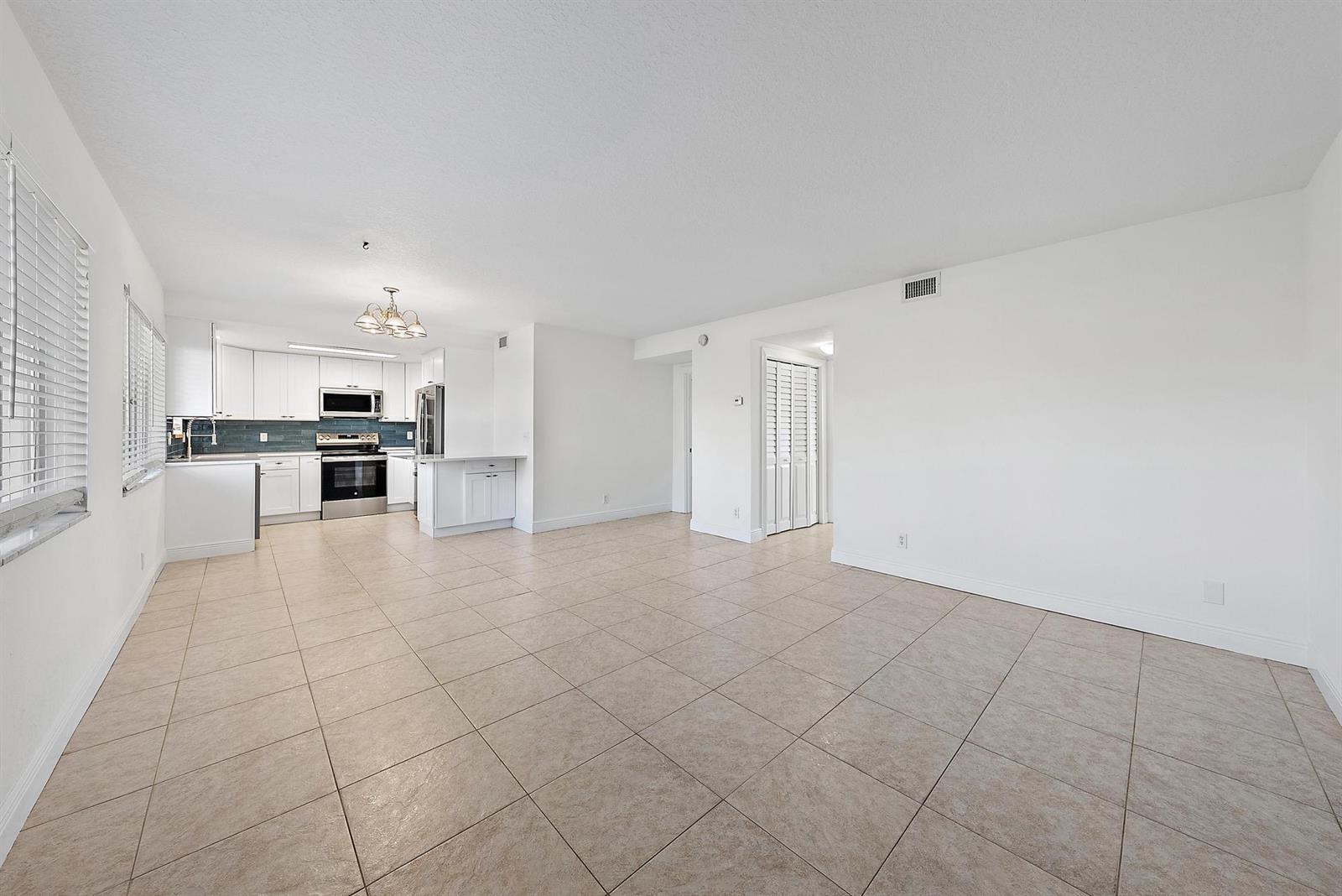 316 Southwind Court Apt 107, North Palm Beach FL 33408