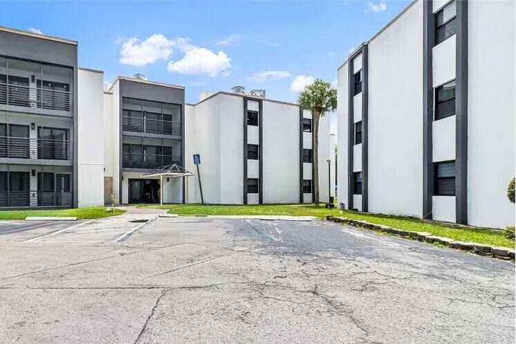 4040 N Hills Drive # 31, Hollywood FL 33021