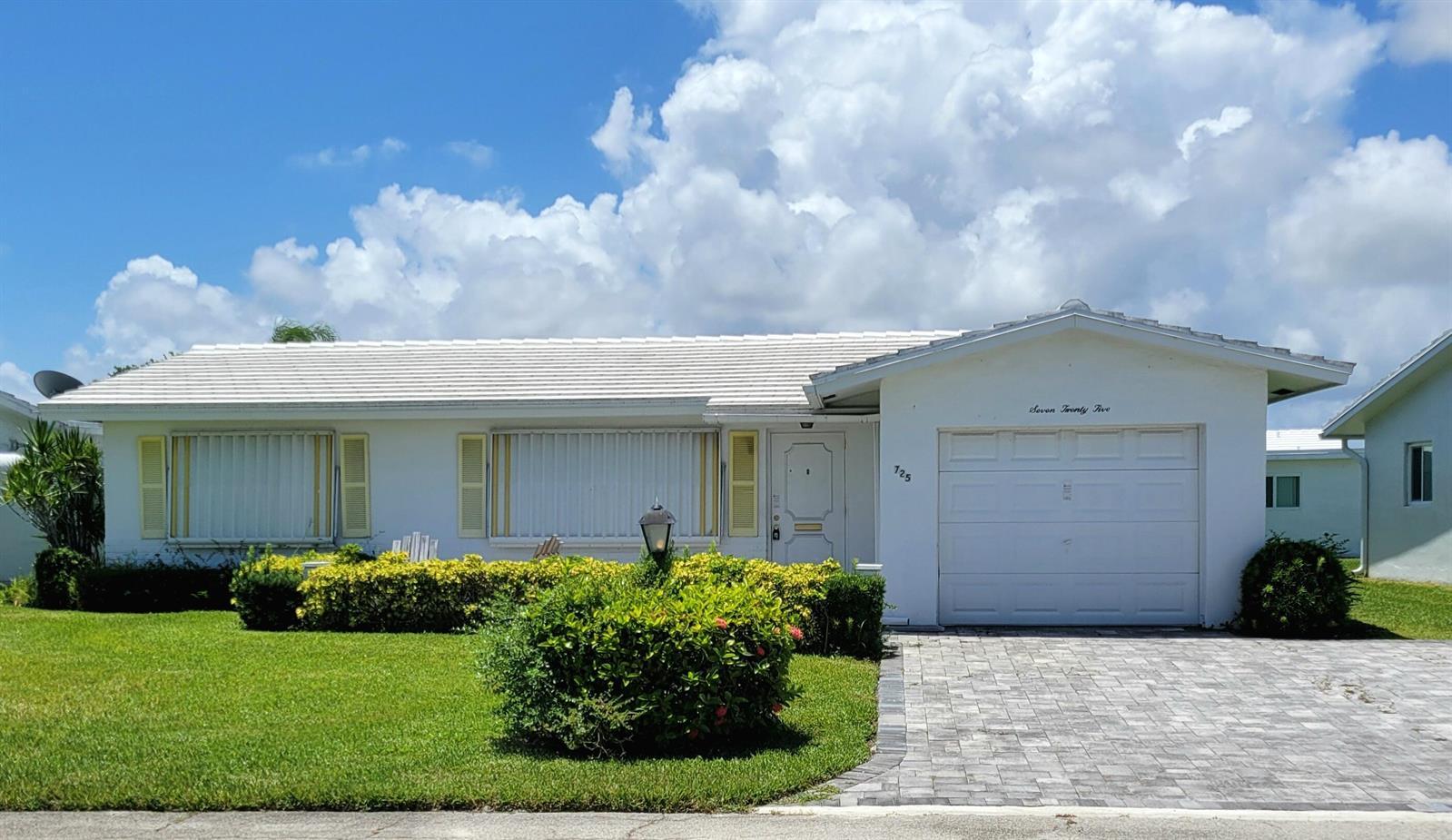 725 SW 18th Court, Boynton Beach FL 33426