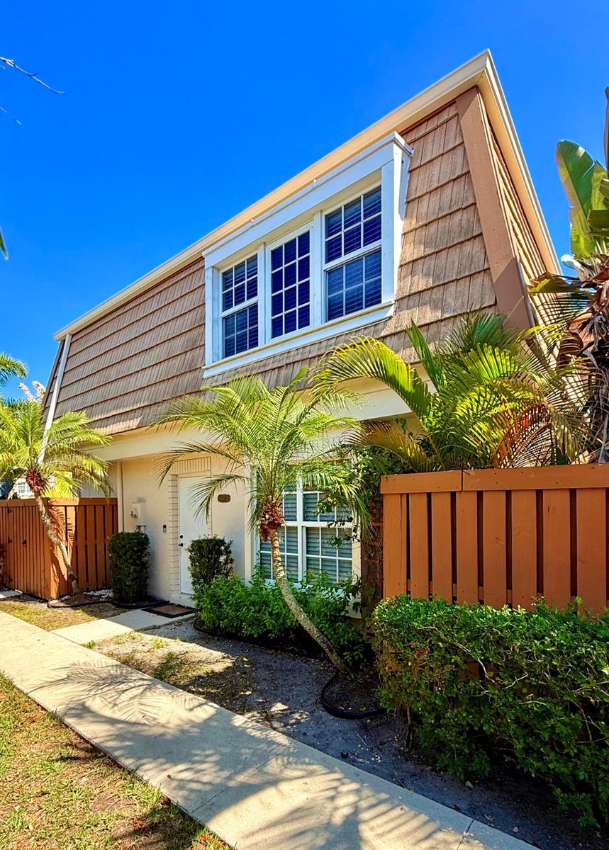 11584 WINCHESTER Drive, Palm Beach Gardens FL 33410