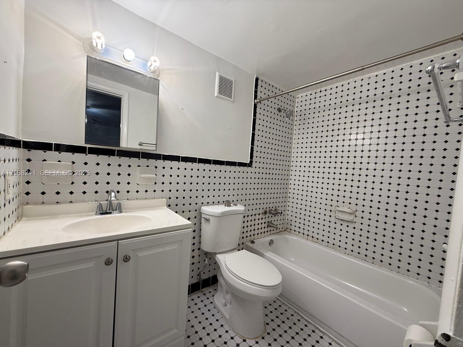 1735 NE 164th St # E104, North Miami Beach FL 33162
