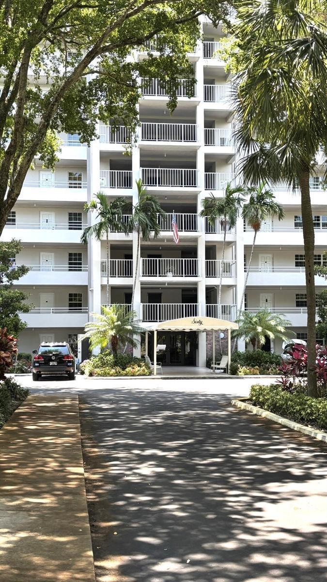 605 OAKS Drive # 503, Pompano Beach FL 33069