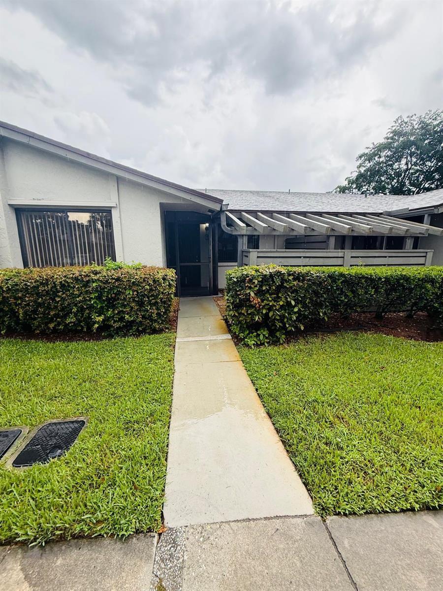 445 LAKEVIEW Drive # 3, Weston FL 33326