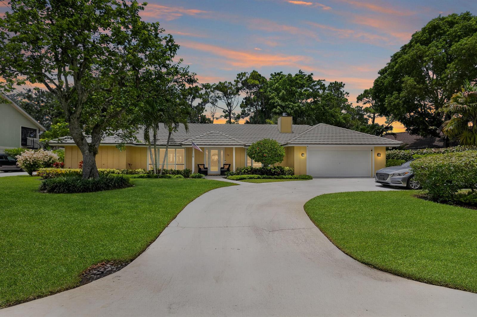 26 Cambria Road W, Palm Beach Gardens FL 33418