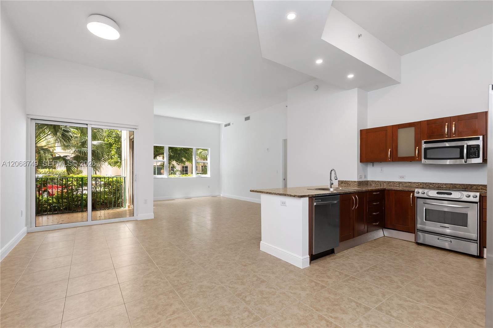 19900 E Country Club Dr # 104, Aventura FL 33180