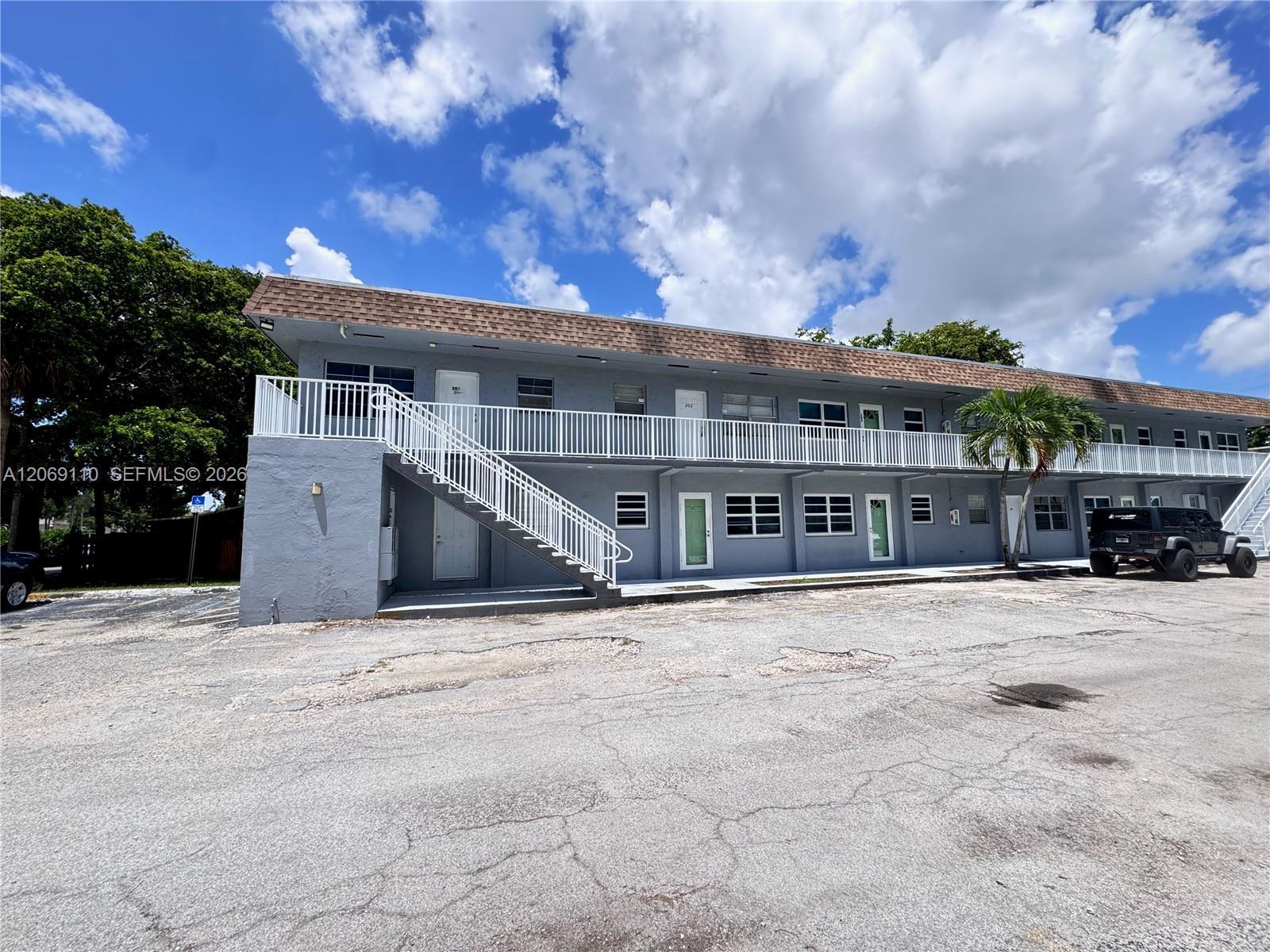 3265 Griffin Rd # 202, Dania Beach FL 33312