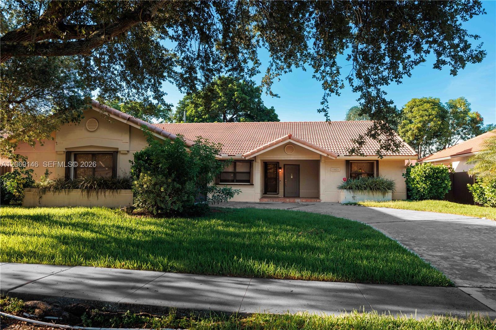 15821 Huntridge Rd, Davie FL 33331