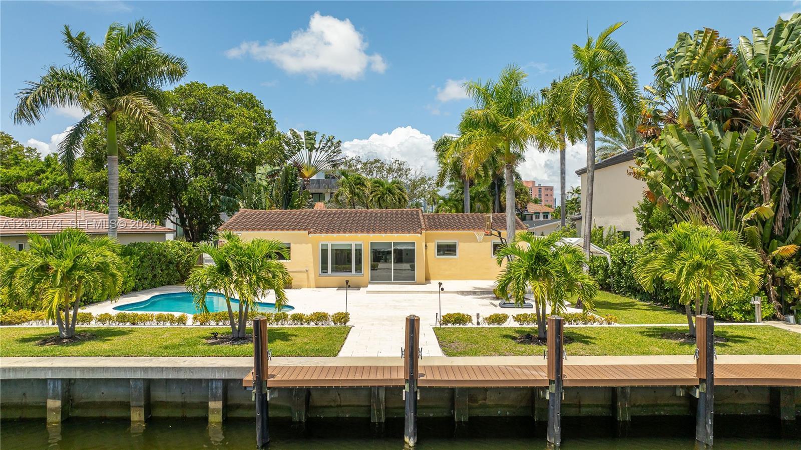 330 Coconut Isle Dr, Fort Lauderdale FL 33301