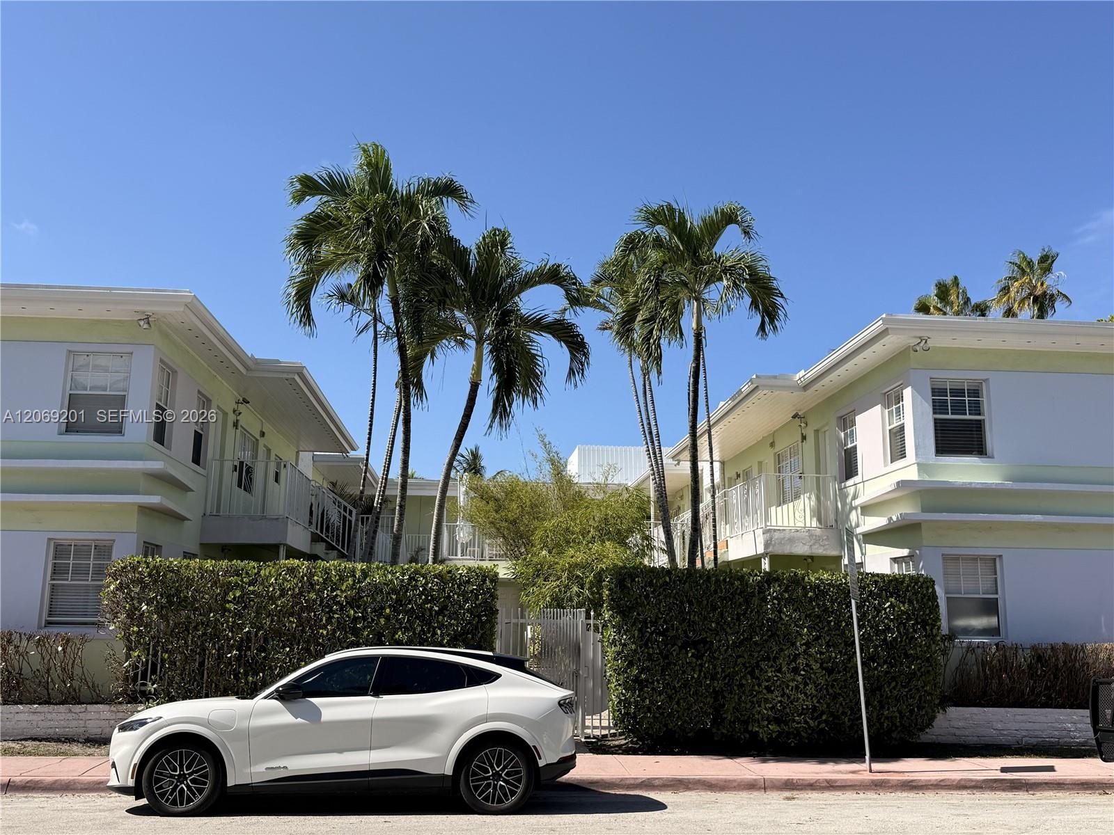 915 8th St # 102, Miami Beach FL 33139