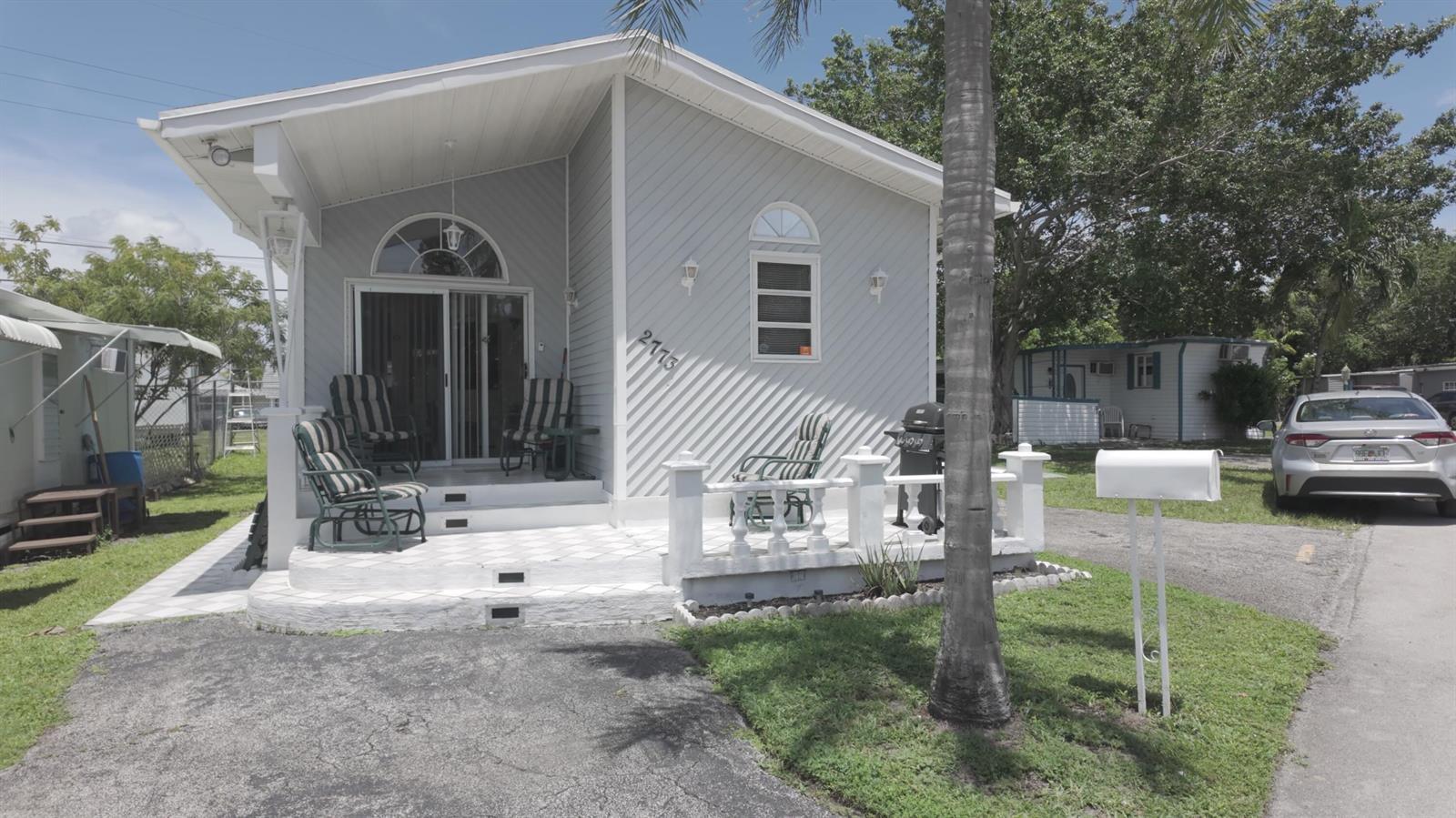 2773 NW 29th Place, Oakland Park FL 33311
