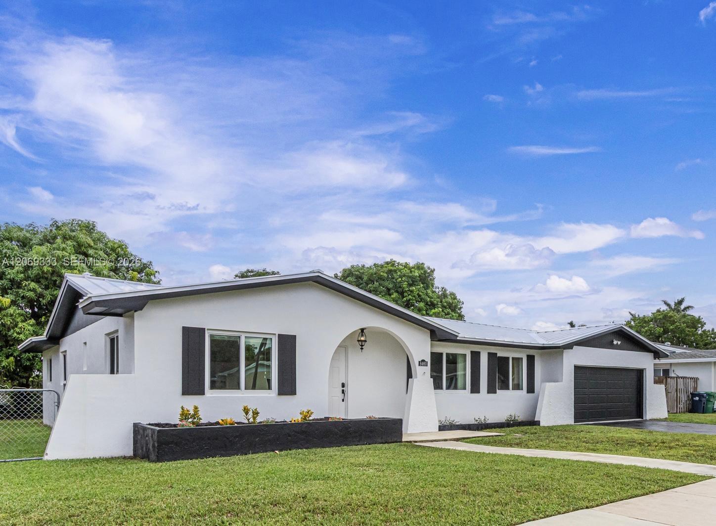 8460 SW 201st St, Cutler Bay FL 33189