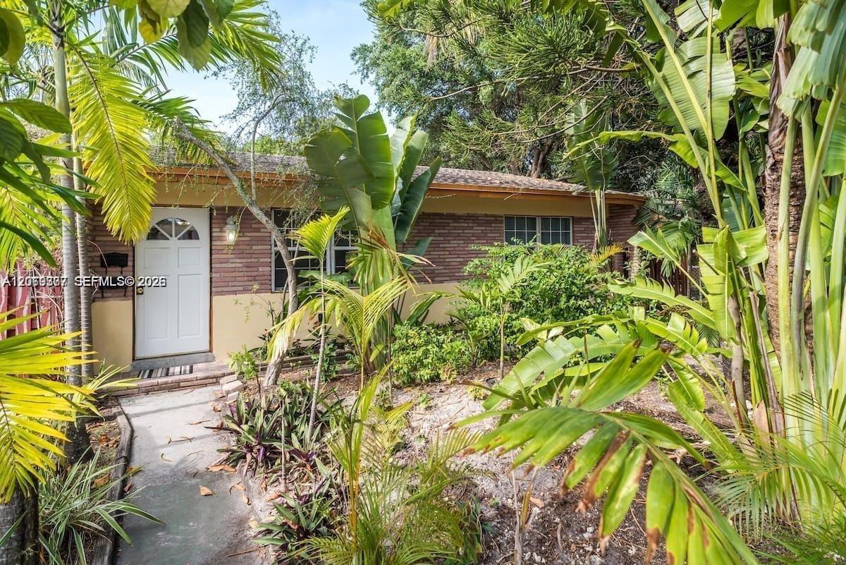 2411 Hayes St, Hollywood FL 33020
