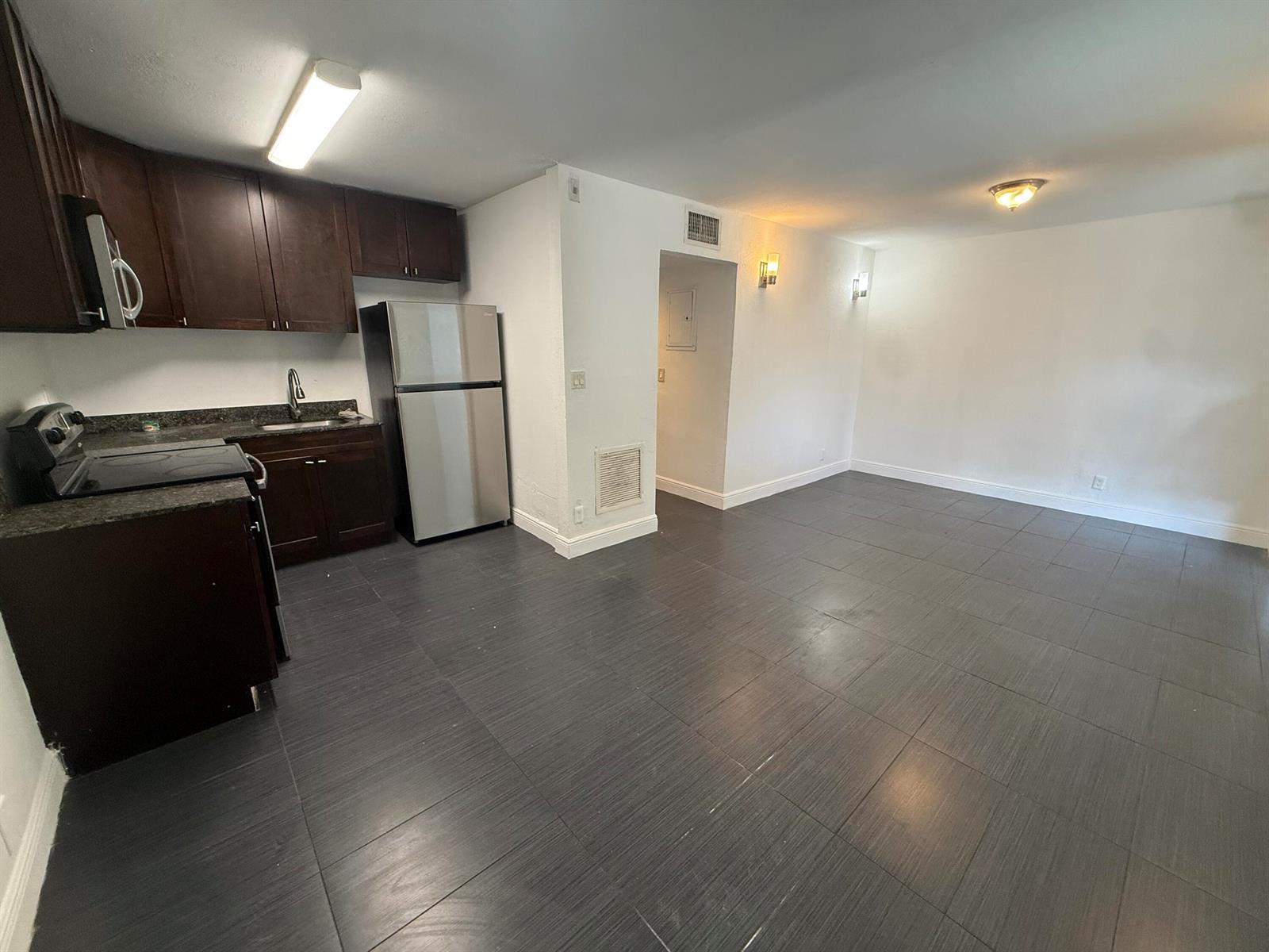 37 SW 14TH Street # 17, Dania Beach FL 33004