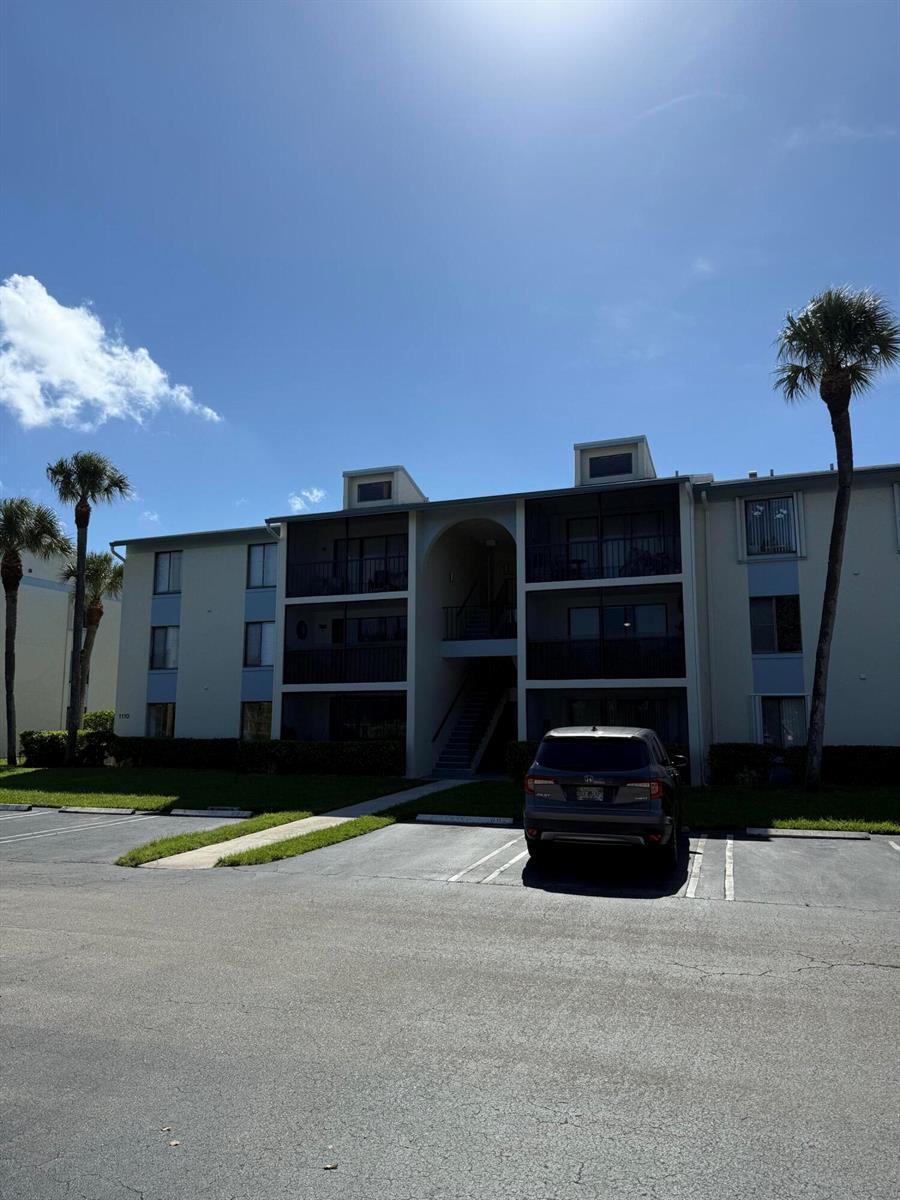 1110 GREEN PINE Boulevard # C2, West Palm Beach FL 33409