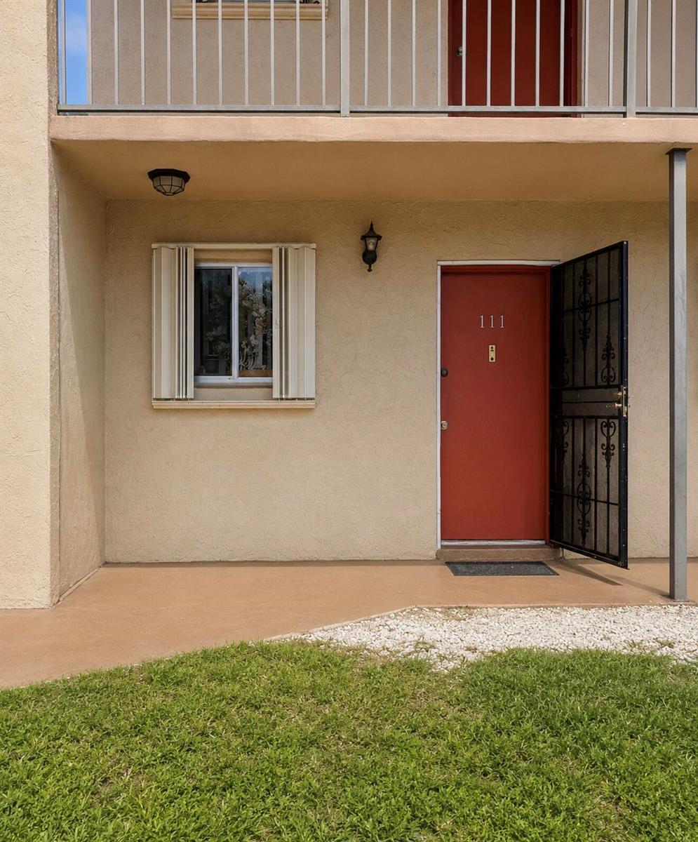 6120 FOREST HILL Boulevard # 111, West Palm Beach FL 33415