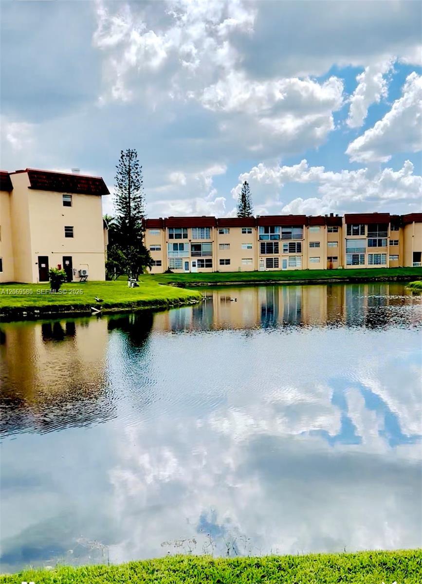 8881 Sunrise Lakes Blvd # 108, Sunrise FL 33322