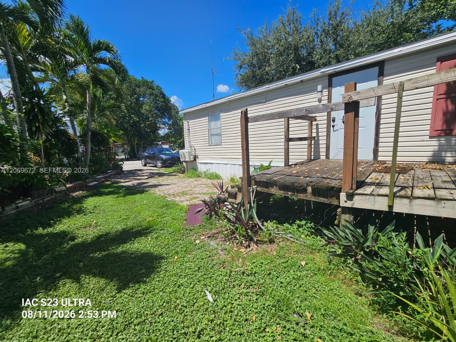 6 CT SW 6th Ct, Davie FL 33325