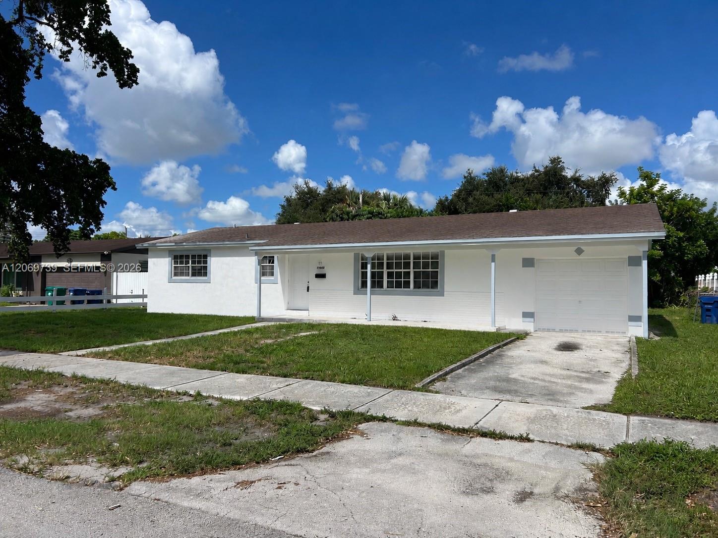 19600 NE 1st Pl # 19600, Miami FL 33179