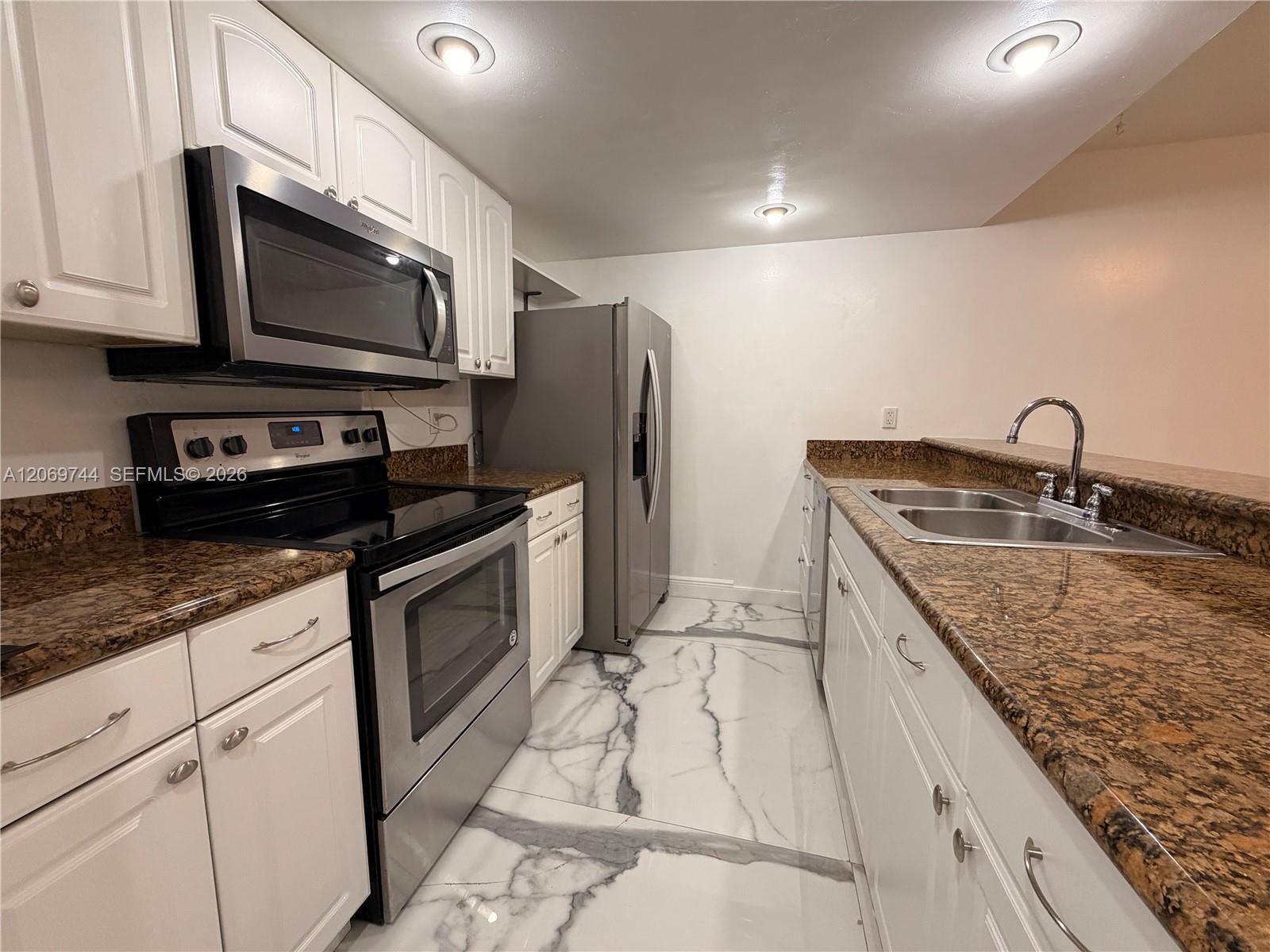 4004 SW 68th Ln # J, Miramar FL 33023