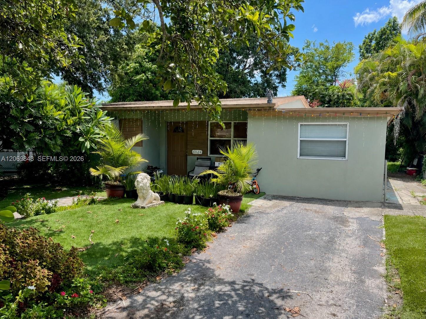 6024 Dewey St, Hollywood FL 33023