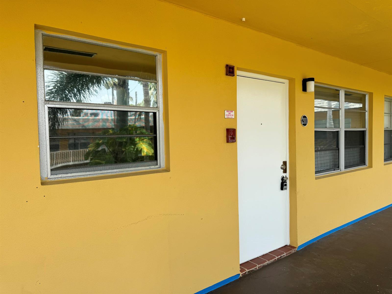 220 CROTON Avenue # 210, Lantana FL 33462