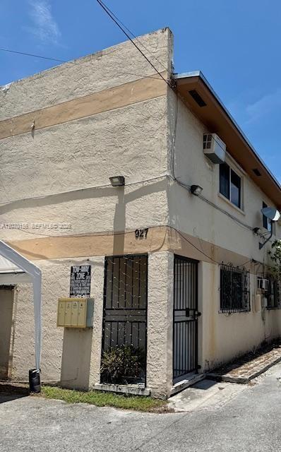 927 NW 7th Ct # 3, Miami FL 33136