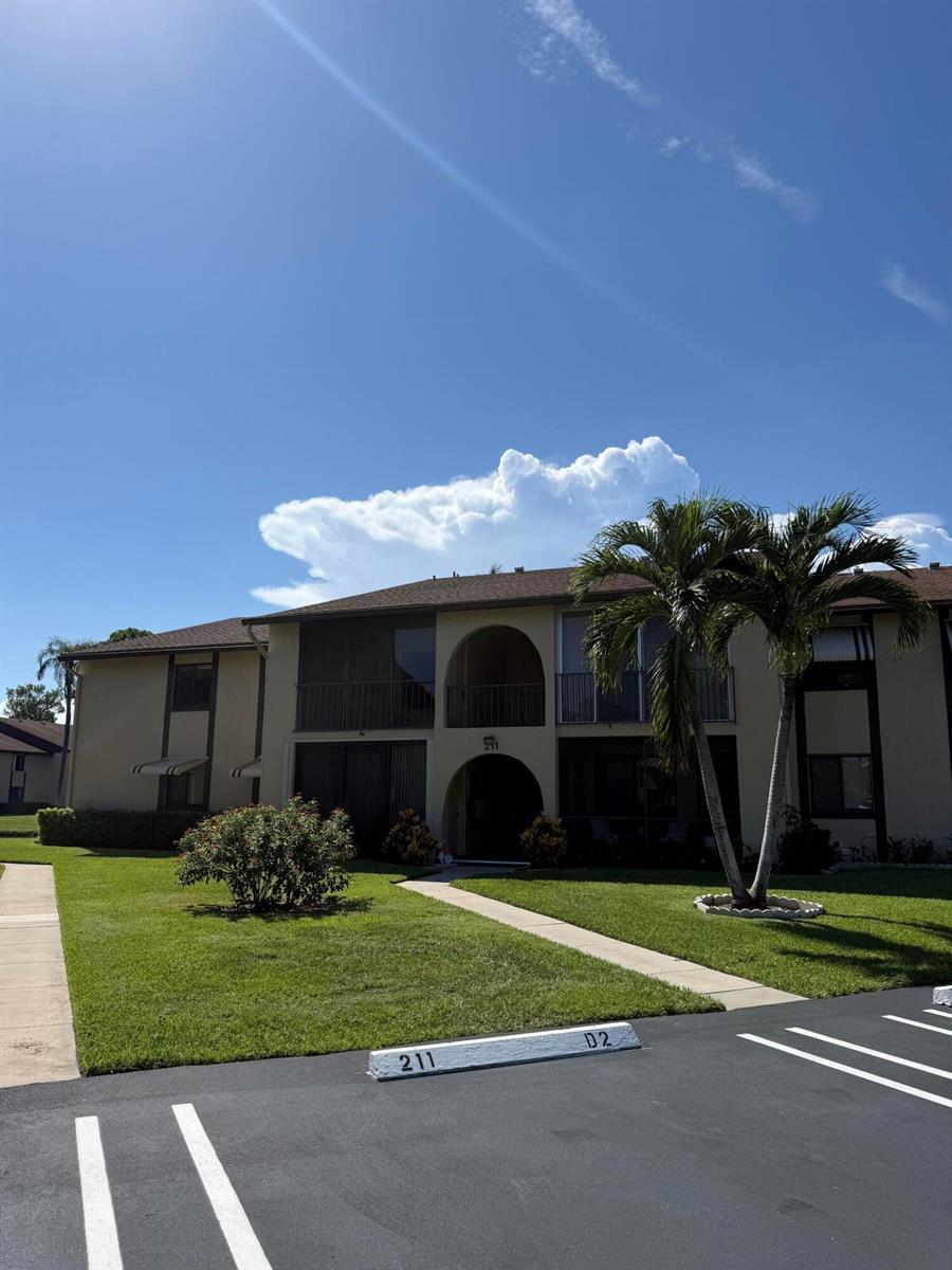 211 PINE HOV Circle # 2, FL 33463