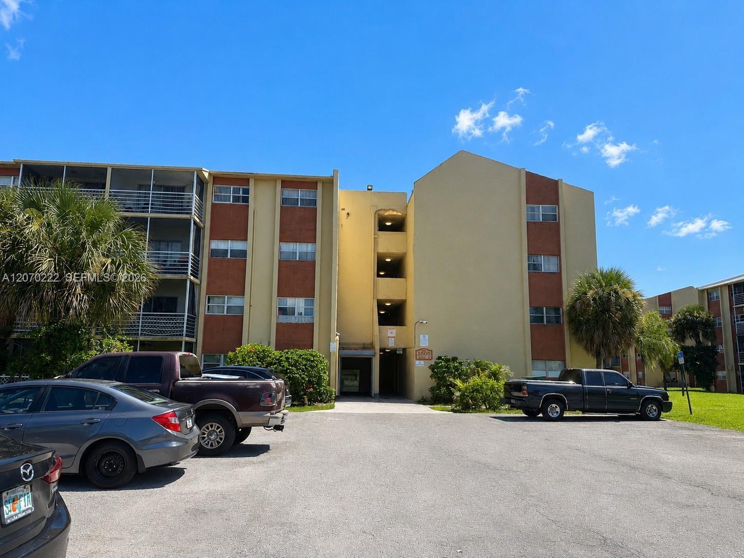 3600 NW 21st St # 313, Lauderdale Lakes FL 33311