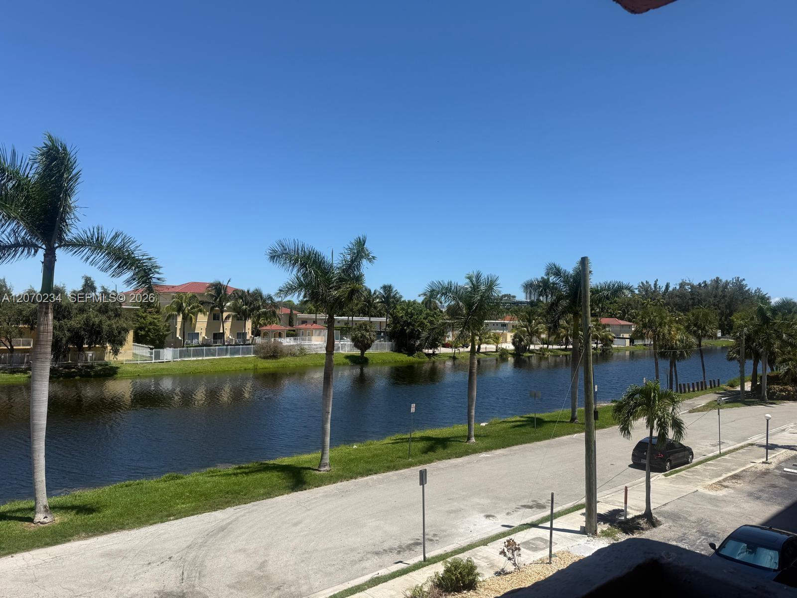 2075 NE 164th St # 302, North Miami Beach FL 33162