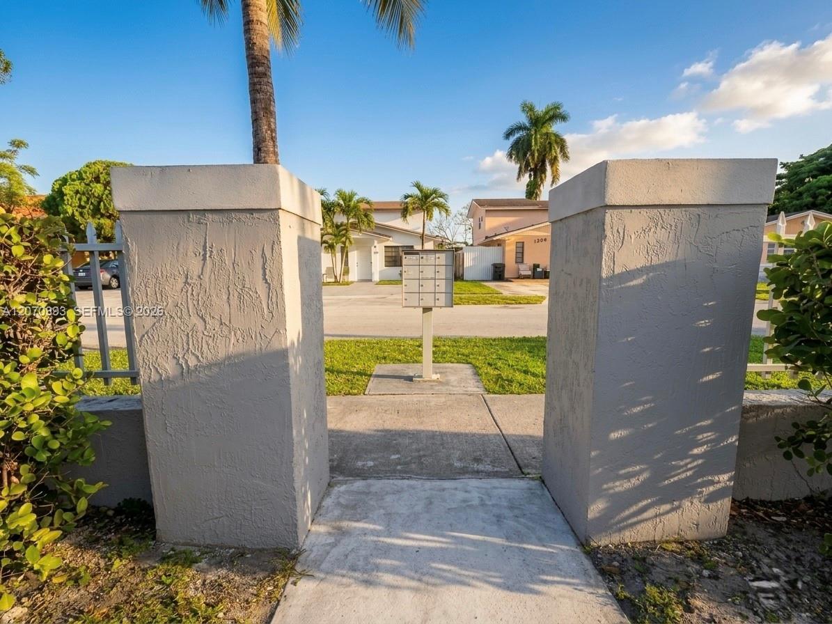 1270 W 42nd St # A103, Hialeah FL 33012