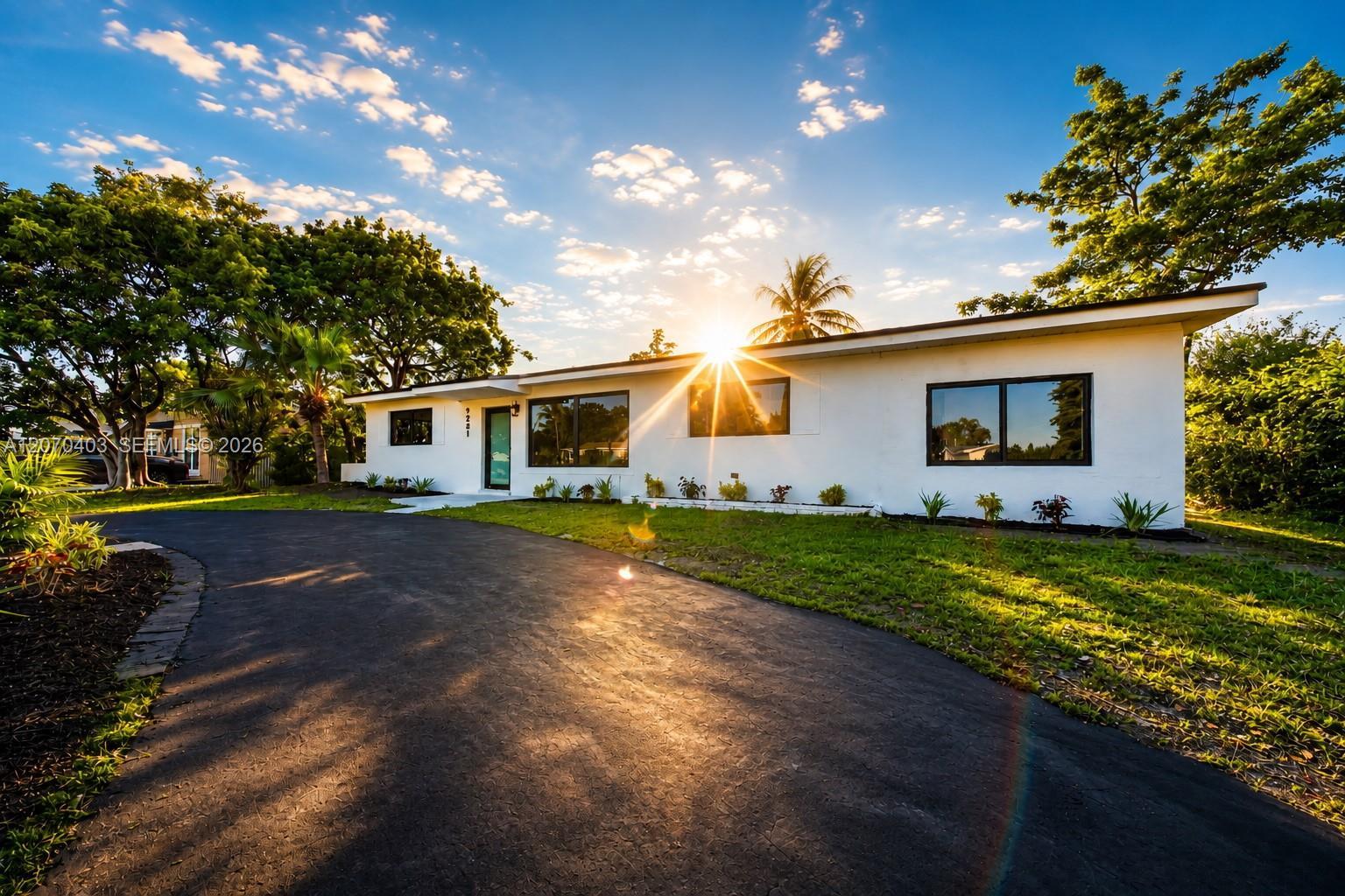 9281 Martinique Dr, Cutler Bay FL 33189